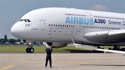 Airbus anuncia fim da produção do A380 o maior avião do mundo