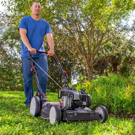 Murray MNA152702 21 In 140 Cc Briggs And Stratton Walk Behind Gas Push