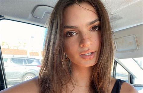 Con Bikini Y Transparencias Emily Ratajkowski Presume Su Figura