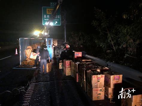 货车爆胎侧翻，高速人多方联动抢救3000斤砂糖橘！包茂高速公路杨金凤