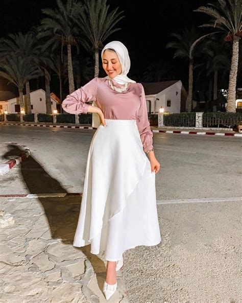 Nourdiab adlı kullanıcının Hijab fashion panosundaki Pin Mütevazı