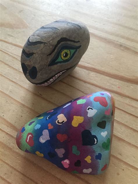 Pin By Shirley Fincham On Painted Rocks Painted Rocks Sunglasses