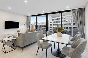 Hotel Meriton Suites Canberra, Canberra, Australia - Lowest Rate ...