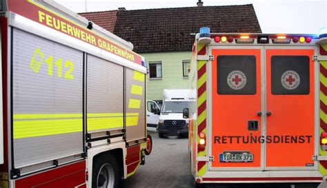 Lieferwagen Kracht Gegen Hausmauer OberpfalzECHO