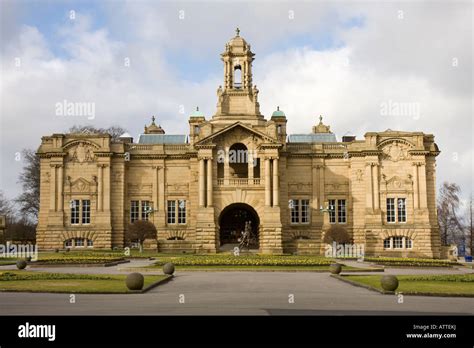 Cartwright Hall Lister Park Bradford West Yorkshire Stock Photo Alamy