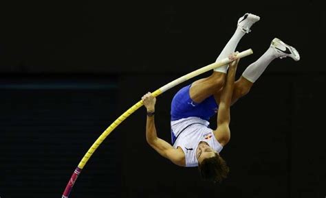 Athlétisme le Suédois Armand Duplantis bat le record du monde de la