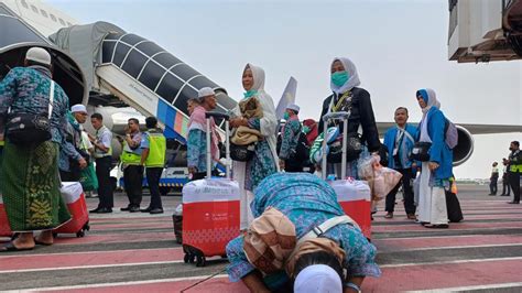 Niat Tata Cara Dan Doa Sujud Syukur Saat Jemaah Haji Pulang Ke Tanah