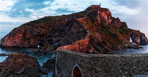 Gaztelugatxe: Exploring Game of Thrones’ Real-Life Dragonstone (Video ...