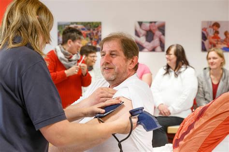 Nachbarschaftshilfe zur häuslichen Versorgung pflegebedürftiger