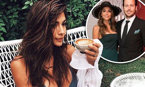 Pia Miller Flaunts Her Figure In Revealing Teal Bikini Daily Mail Online