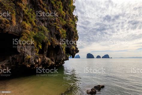 Karst 산 그리고 구름과 푸른 하늘에 대 한 바다 0명에 대한 스톡 사진 및 기타 이미지 0명 녹색 돌 바위 Istock