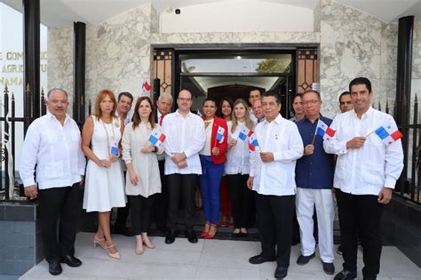 CCIAP rinde homenaje a Panamá con la izada de la Bandera Nacional PR