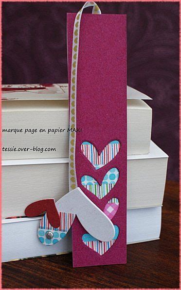 a bookmark made of recycled paper Signets faits à la main