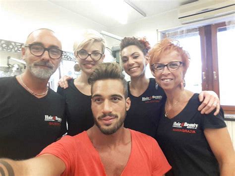 Alex Migliorini Lascia Il Suo Lavoro Da Parrucchiere Per Il Trono Gay Ecco Le Foto Archivio