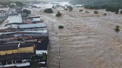 Intensas Lluvias Dejan 6 Muertos Y Miles De Desplazados En Brasil