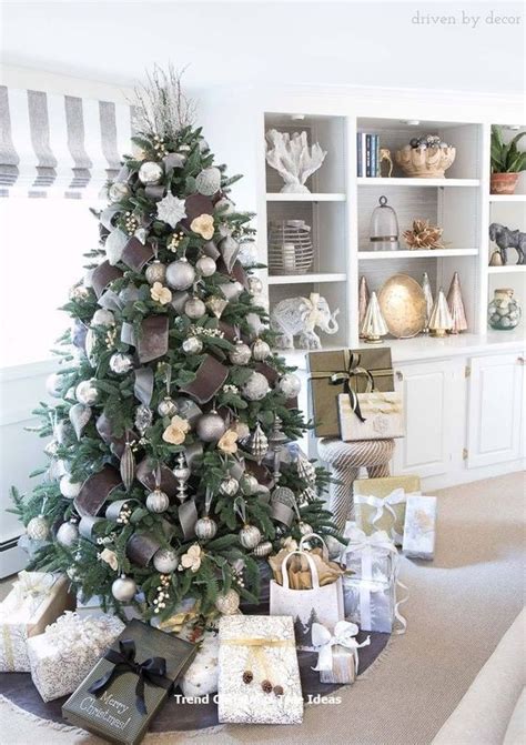 Árboles De Navidad En Plata Ideas Para Su Decoración En 2020 Árbol