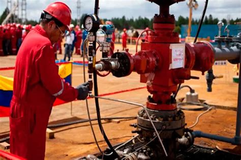 La producción petrolera de Venezuela cae casi 3 en noviembre con