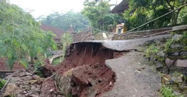 Sungai Cibala Meluap Tiga Kampung Di Cianjur Tergenang Banjir Genpi