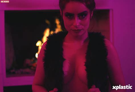 Larissa Maxine Nude Pics Page 1