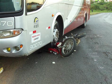 G1 Acidente Entre ônibus E Moto Deixa Um Ferido Em Itapetininga Sp