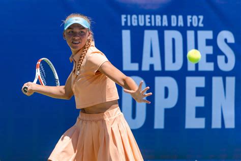 Korneeva Continua Encantando Aos Anos E Finalista De Itf Em Portugal