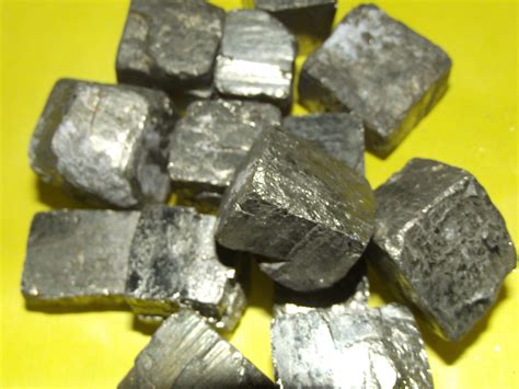Pirite Cubica Grande Cubo Oro Magia E Fantasia