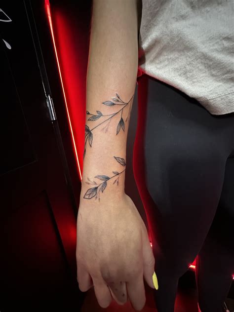 Wrapping Vine Tattoo Street Samurai Tattoo Tattoo Artist Stony