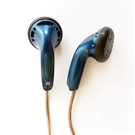 RY4S Wired Earphone with Mic | Concept Kart