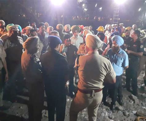 Batala Blast में अब तक 23 लोगों की मौत घायलों का हालचाल जानने पहुंचे