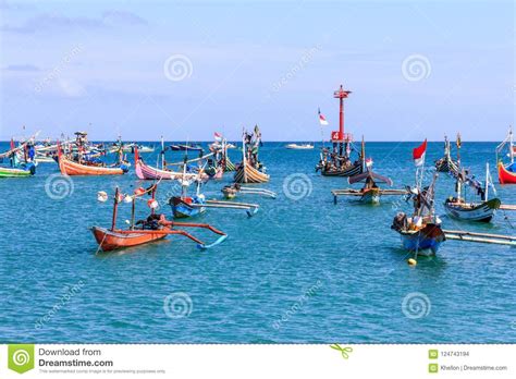 Barcos De Pesca Tradicionales Del Balinese Foto De Archivo Imagen De