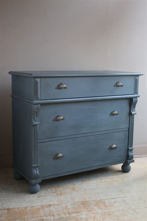 PAINTED CHEST OF DRAWERS | discoverattic