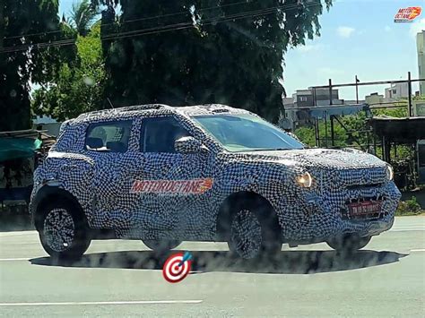 Mahindra XUV300 facelift spotted testing! Looks small! » MotorOctane