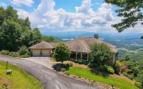 Hayesville, NC Real Estate - Hayesville Homes for Sale | realtor.com®