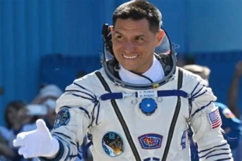 Un astronauta batió un récord al permanecer 355 días en el espacio