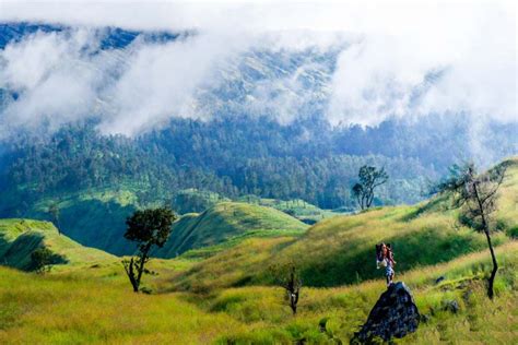 5 Days 4 Nights Rinjani Trekking Package Via Sembalun Torean