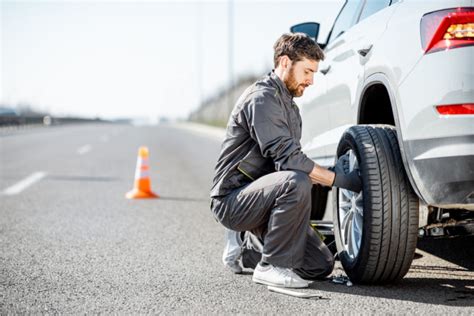 Towing Vs Roadside Assistance What S The Difference Alpha Brothers