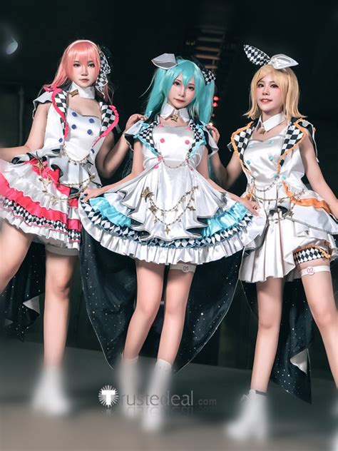 Vocaloid Luka Outfits