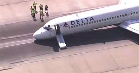 Delta Pilot Safely Lands Jet Without Nose Gear At Charlotte Airport Videos Metatube