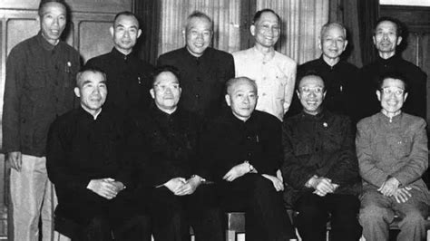 1959年特赦大会第一批特赦战犯一共33名杜聿明和溥仪都在其中 战犯 杜聿明 溥仪 新浪新闻