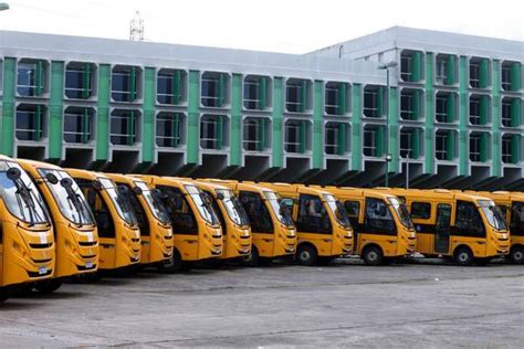 Governo Baiano Jerônimo entrega Ônibus Escolar para Vitória da