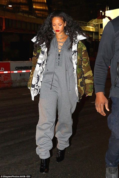 Rihanna Wraps Up For Night Out In Nyc Rihanna Street Style Rihanna