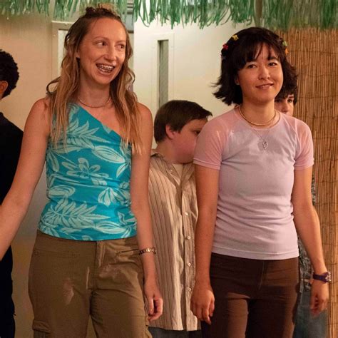 Pen15s Maya Erskine And Anna Konkle Describe What Makes Puberty So