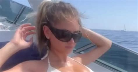 Leni Klum Shows Off Her Strong Muscles In New Bikini Pics