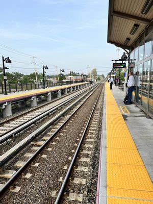 WYANDANCH LIRR STATION - Updated January 2025 - 47 Photos - Straight Path & Long Island Ave ...