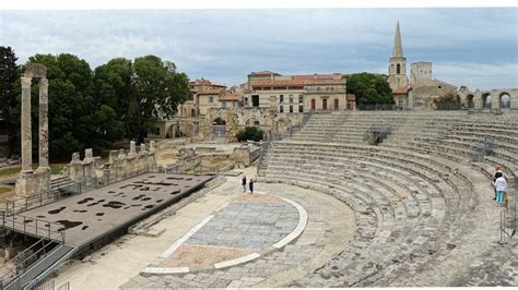 Le théâtre antique d Arles vestige de l Empire romain Les empreintes