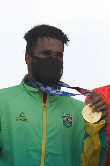 Surfista Talo Ferreira Conquista A Primeira Medalha De Ouro Do Brasil