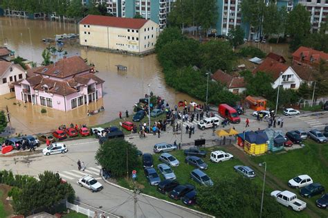 Hrabri policajci spasavali Obrenovčane iako su im lekari rekli da imaju