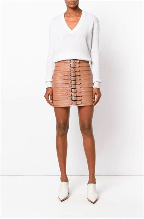 FALDA DE CUERO DITA EN NUDE Fetiche Suances