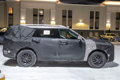 Hyundai Palisade Makes Spy Photo Debut Looking Like A Bigger Santa