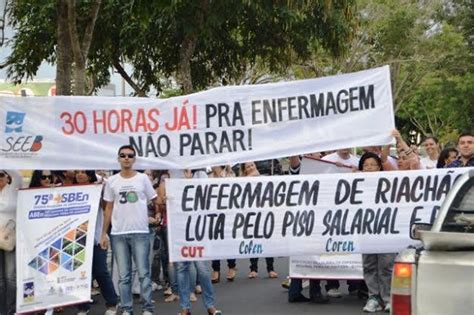 Profissionais de enfermagem aderem a manifestação nacional e realizam